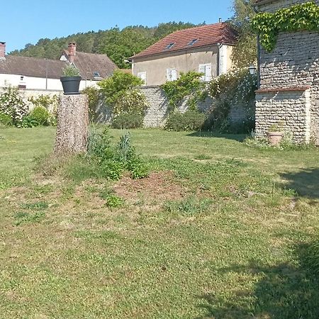 Bed and Breakfast Chez Zaza Stigny Exterior foto